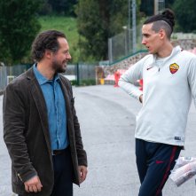 Il Campione: Stefano Accorsi insieme a Andrea Carpenzano durante una scena