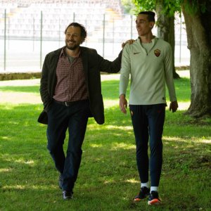 Il Campione: Stefano Accorsi e Andrea Carpenzano in una scena del film