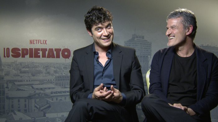 Lo spietato, intervista a Riccardo Scamarcio: "Se finisce il mistero finisce l'amore"
