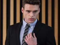 Richard Madden denuncia: 'Troppe pressioni su noi attori uomini se dobbiamo apparire nudi'