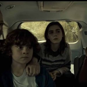 The Silence: Kiernan Shipka durante una scena del film horror