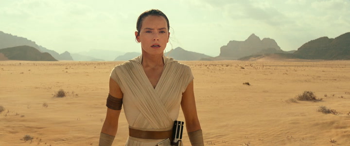 Daisy Ridley in una scena di Star Wars: L'ascesa di Skywalker