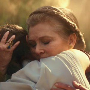 Star Wars: The Rise of Skywalker - L'abbraccio tra Daisy Ridley e Carrie Fisher nel primo teaser