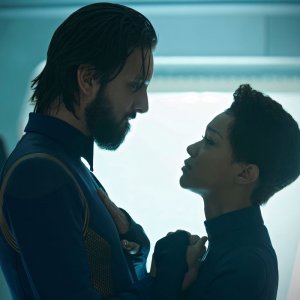 Star Trek: Discovery, Sonequa Martin-Green e Shazad Latif in una scena dell'episodio Such Sweet Sorrow