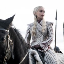 Il trono di spade: Emilia Clarke in una scena dell'episodio Winterfell