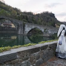La Llorona - Le lacrime del male, la donna che piange in una foto scattata a Lucca