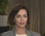 Charlize Theron: la reazione ad una proposta di fidanzamento in TV