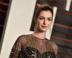 Anne Hathway: 'Ho smesso di bere perché non ero disponibile per mio figlio'