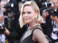 Charlize Theron: 'Mio figlio Jackson in realtà è una bambina e a me va bene così'