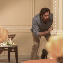 Attacco a Mumbai - Una vera storia di coraggio: Armie Hammer in una scena