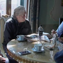 The Brink - Sull'orlo dell'abisso: Stephen K. Bannon, Nigel Farage durante una scena del documentario