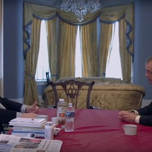 The Brink - Sull'orlo dell'abisso: Stephen K. Bannon, Nigel Farage in una scena del documentario