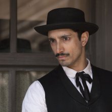 I fratelli Sisters: una scena con Riz Ahmed