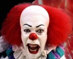 It: stasera su Italia2 la miniserie cult con Tim Curry