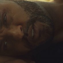 American Gods: un primissimo piano di Ricky Whittle nel finale della seconda stagione