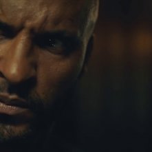 American Gods: Ricky Whittle in una scena del finale della seconda stagione
