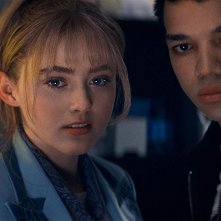 Detective Pikachu: Kathryn Newton e Justice Smith in una scena