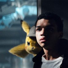 Detective Pikachu: un momento del film con Justice Smith