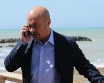 Il commissario Montalbano: L'odore della notte stasera su Rai1 in replica