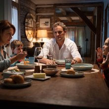 Pet Sematary: Jason Clarke, Amy Seimetz, Jeté Laurence, Hugo Lavoie in una scena