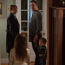 Pet Sematary: Jeté Laurence, Jason Clarke, Amy Seimetz e Hugo Lavoie in una scena del film