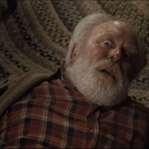 Pet Sematary: John Lithgow in una scena del film