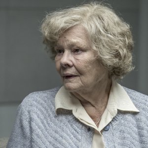 Red Joan: Judi Dench in una scena