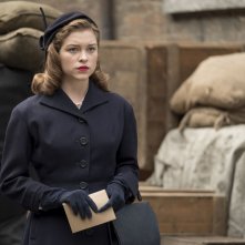 Red Joan: Sophie Cookson durante una scena