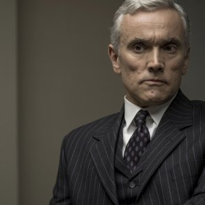 Red Joan: Ben Miles in una scena