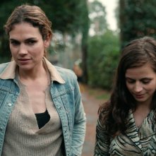 Undercover: una scena con Anna Drijver ed Elise Schaap