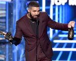 Il trono di spade 8x03: Arya Stark celebrata dal rapper Drake sul palco dei Billboard Music Awards