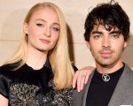 La star de Il Trono di Spade Sophie Turner ha sposato Joe Jonas: ecco i video!