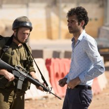 Tutti pazzi a Tel Aviv: Kais Nashif in un momento del film