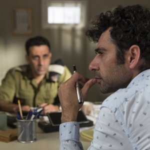 Tutti pazzi a Tel Aviv: Kais Nashif in una scena