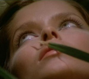 La corta notte delle bambole di vetro: un primo piano di Barbara Bach