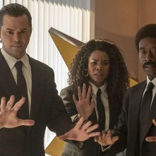Black Monday Don Cheadle, Regina Hall, Andrew Rannells durante una scena