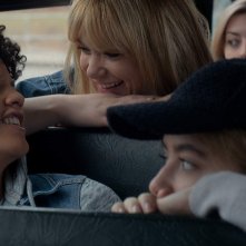 The Society: Kathryn Newton, Jacques Colimon, Rachel Keller in una scena della serie