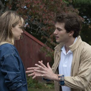 The Society: Rachel Keller, Alex Fitzalan in una scena della serie