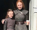 Il Trono di Spade 8x04, la colpa della tazza di Starbucks è di Sophie Turner!