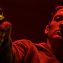 Too Old to Die Young: Miles Teller in una scena