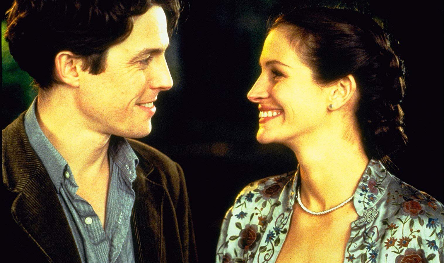 Hugh Grant e Julia Roberts in una scena di Notting Hill