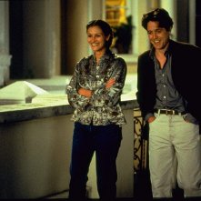 Notting Hill: Julia Roberts insieme a Hugh Grant in una scena del film