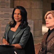 The Good Fight: Audra McDonald  e Christine Baranaski in una scena della terza stagione
