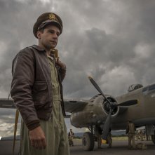 Catch-22: una scena con Christopher Abbott