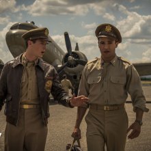 Catch-22: Christopher Abbott in una scena della serie