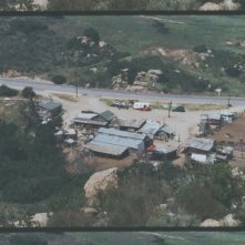 Charles Manson: The Lost Tapes: il Spahn Ranch in  una scena del documentario