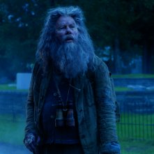 I morti non muoiono: Tom Waits in una scena del film