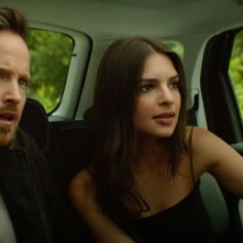 Welcome Home: Emily Ratajkowski e Aaron Paul in auto