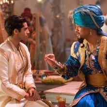 Aladdin: Mena Massoud con Will Smith in una scena del film