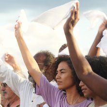 Bacurau: Barbara Colen in una scena del film